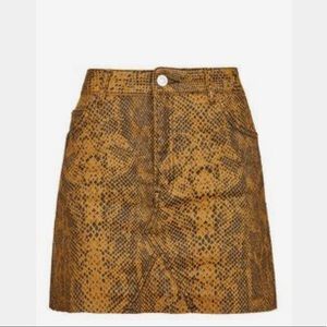 🚫Final Sale🚫 NWT Topshop Moto Snake Skirt